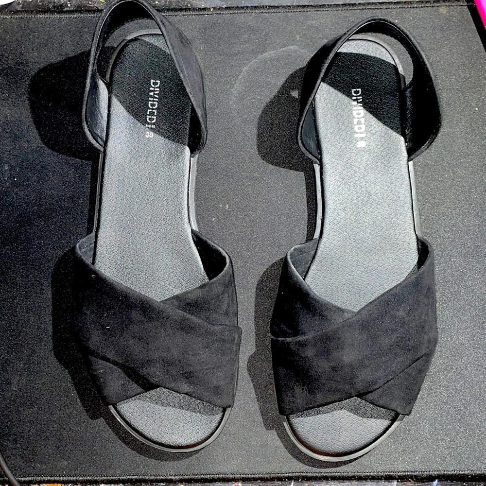 Divided sandals